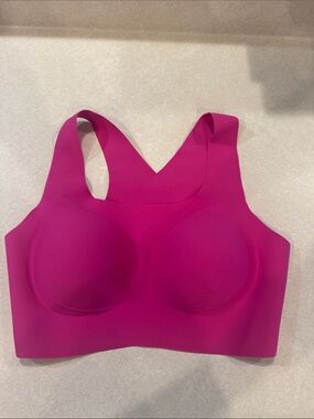 Wireless Seamless Sports Bra in Fuchsia - Smooth Support